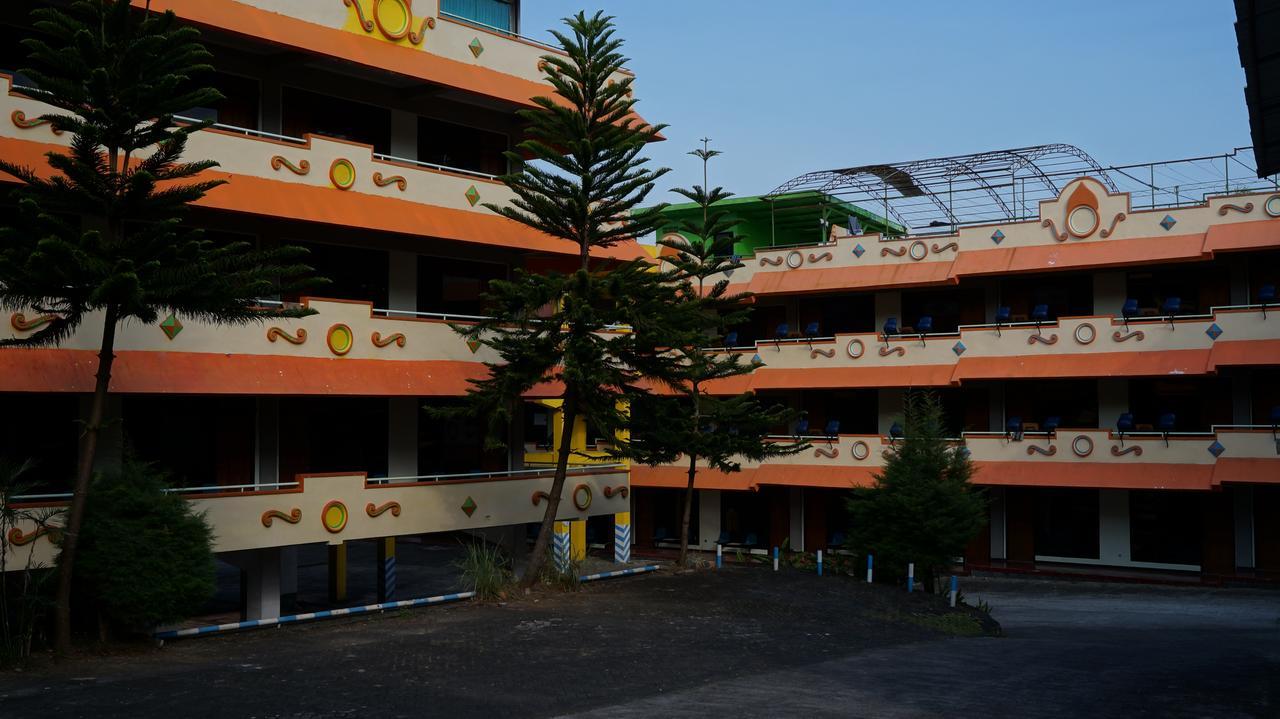 Hotel Surya Indah Batu Malang Extérieur photo