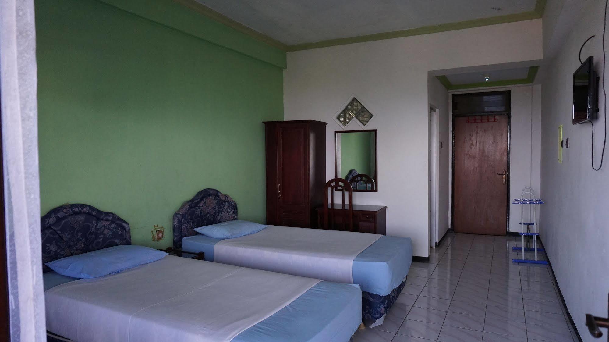 Hotel Surya Indah Batu Malang Extérieur photo