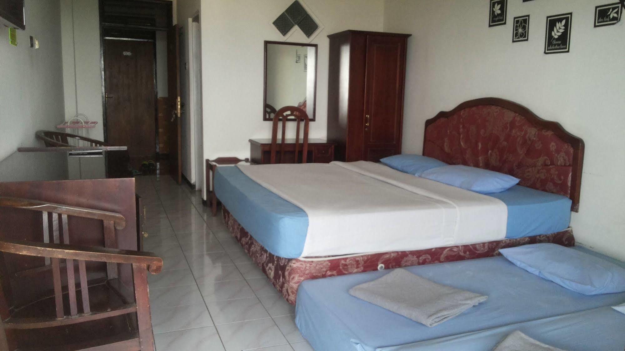 Hotel Surya Indah Batu Malang Extérieur photo
