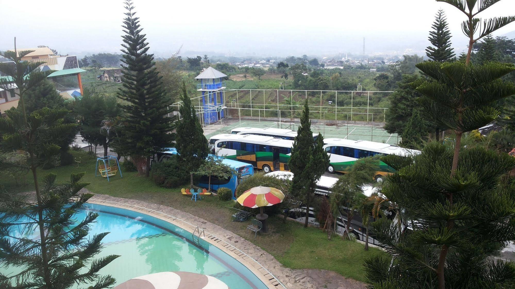 Hotel Surya Indah Batu Malang Extérieur photo