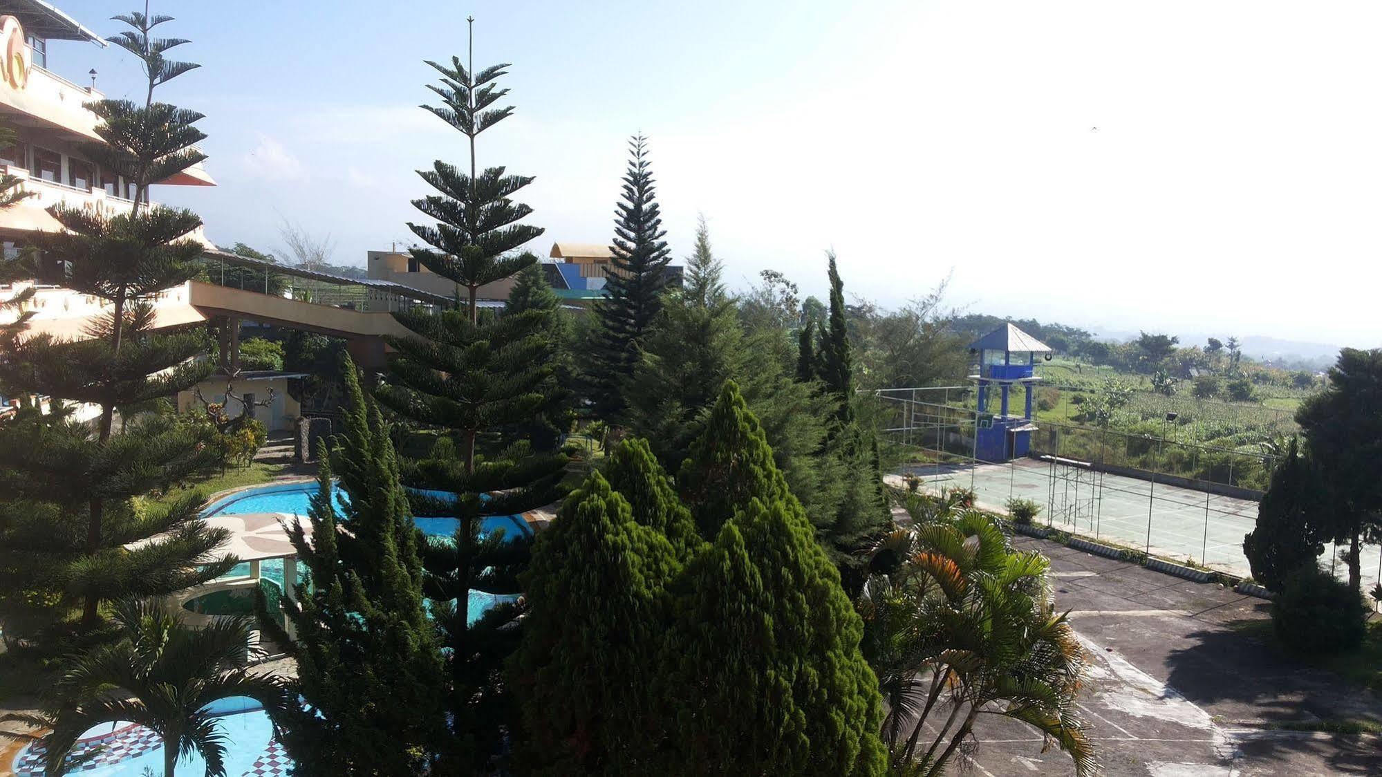 Hotel Surya Indah Batu Malang Extérieur photo