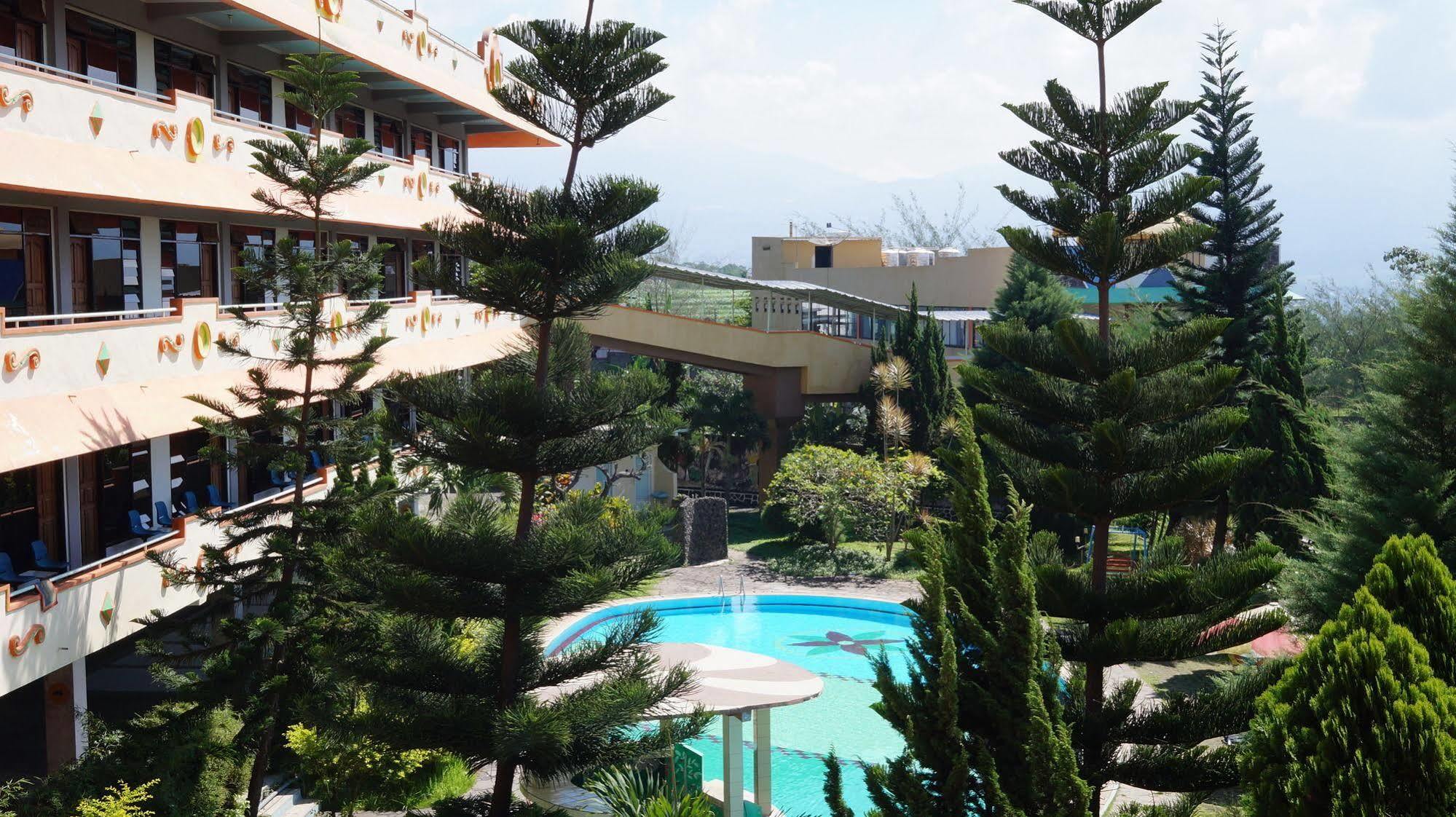 Hotel Surya Indah Batu Malang Extérieur photo