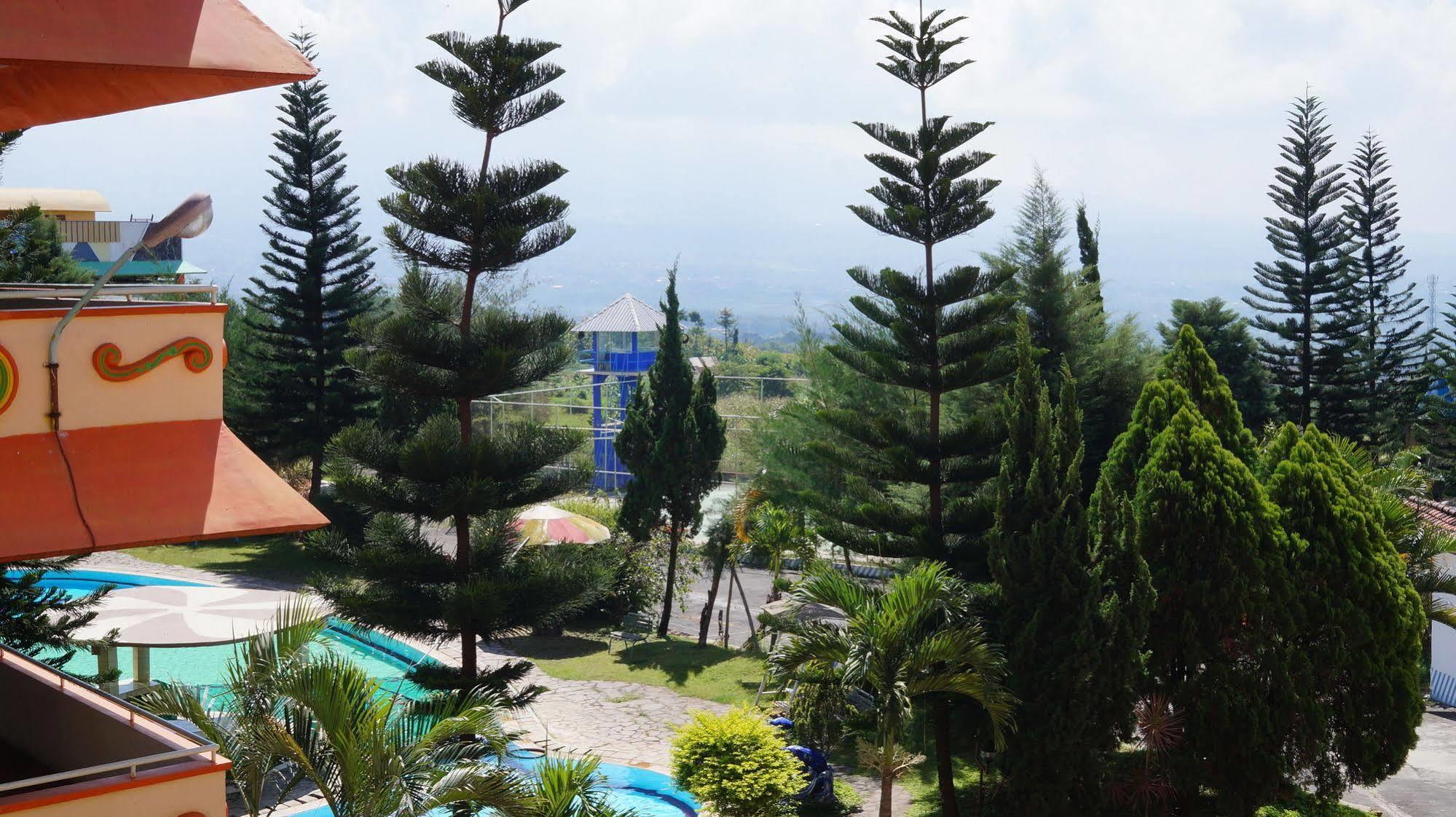 Hotel Surya Indah Batu Malang Extérieur photo