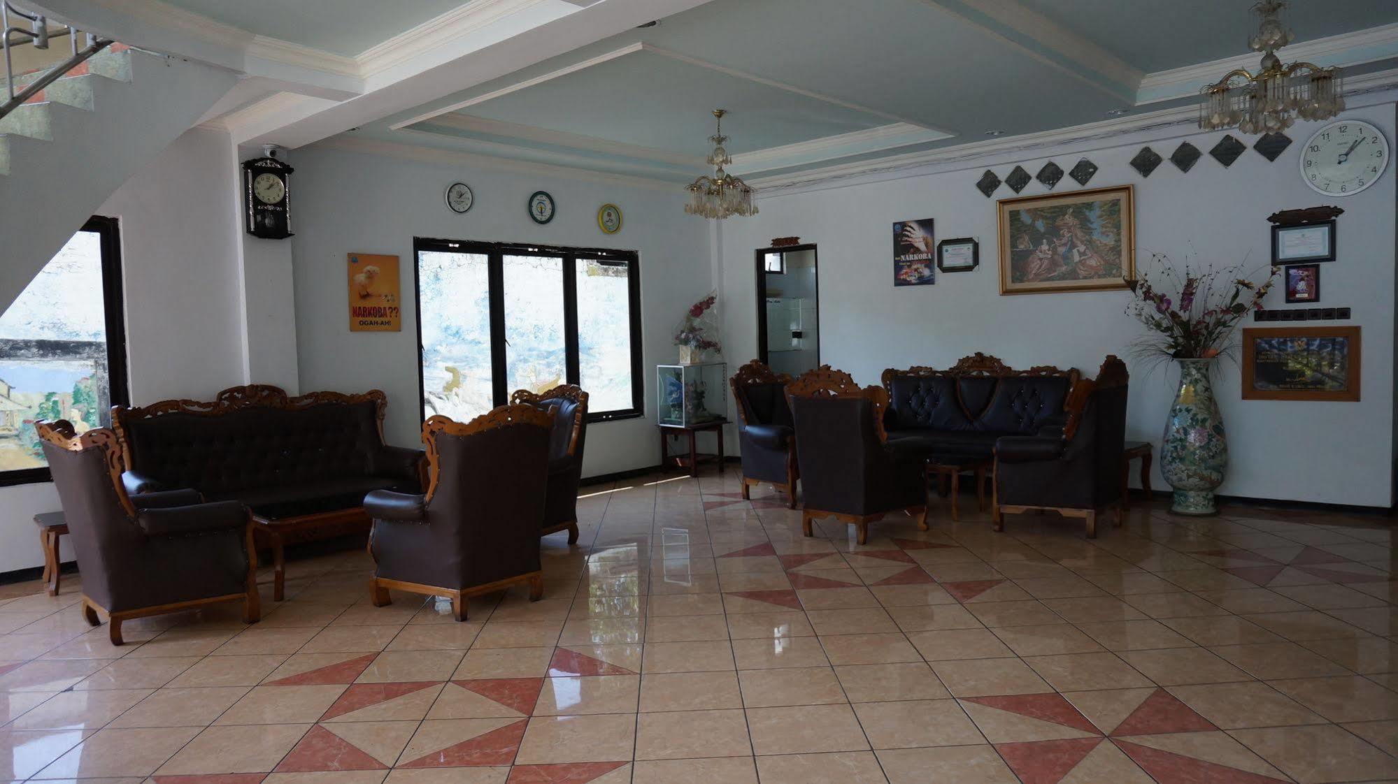 Hotel Surya Indah Batu Malang Extérieur photo