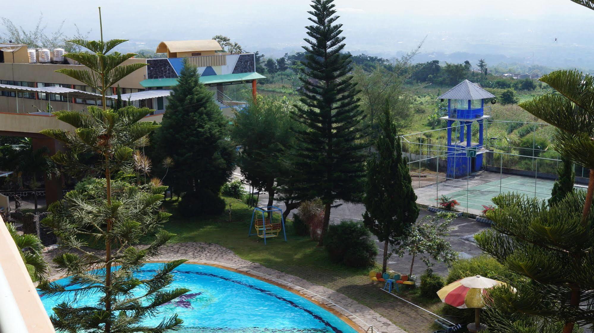 Hotel Surya Indah Batu Malang Extérieur photo