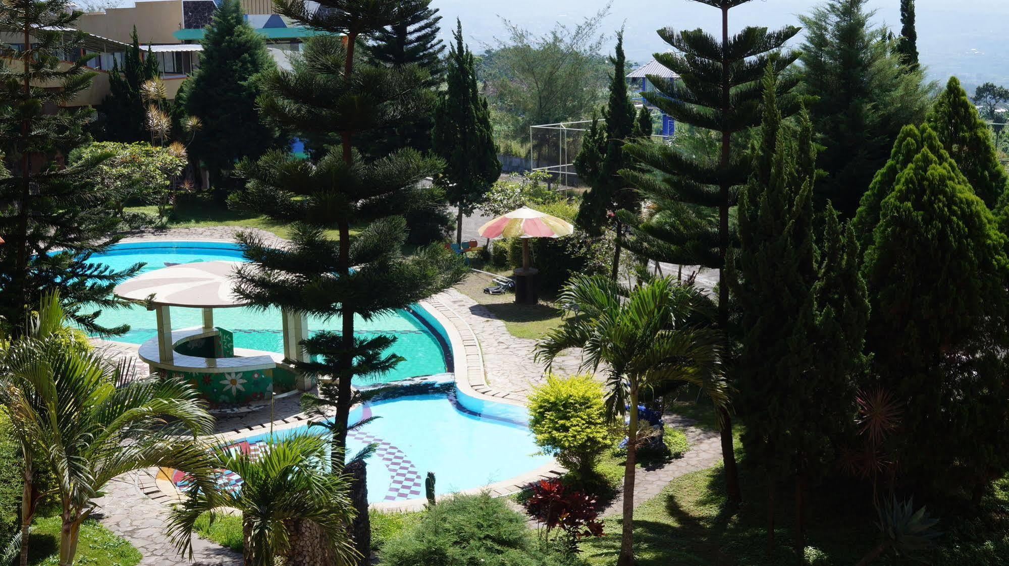Hotel Surya Indah Batu Malang Extérieur photo
