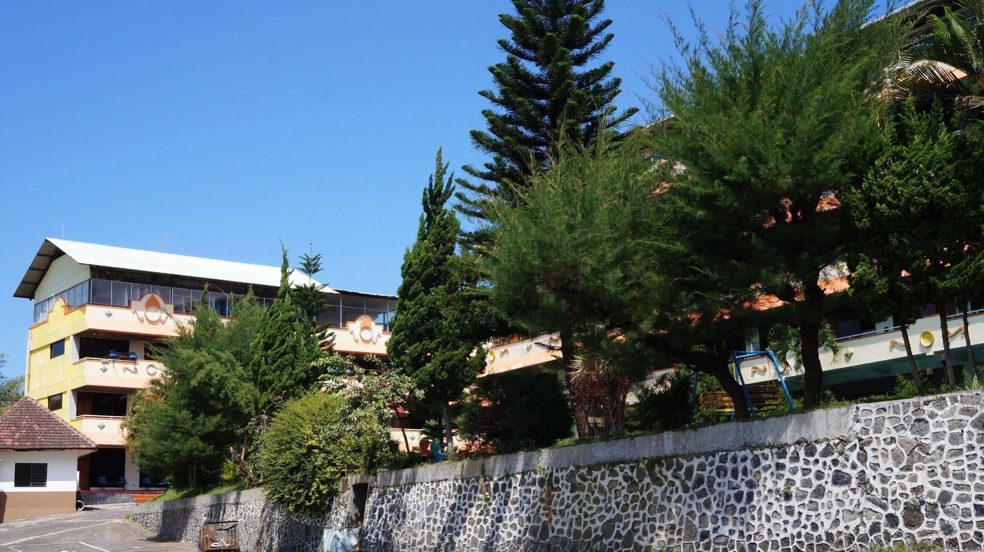Hotel Surya Indah Batu Malang Extérieur photo