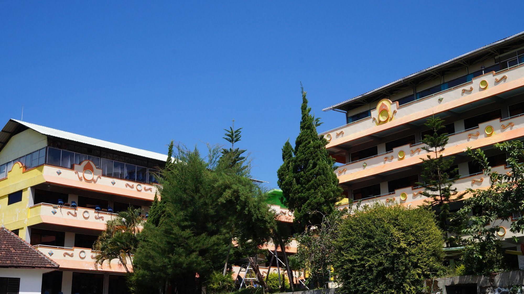 Hotel Surya Indah Batu Malang Extérieur photo